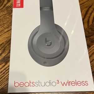 BRAND NEW - Beats by Dr Dre Studio3 Wireless headphones Grey